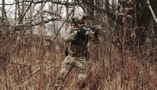 开云登录-德甲球队构建动态战术模拟平台提升临场应变能力