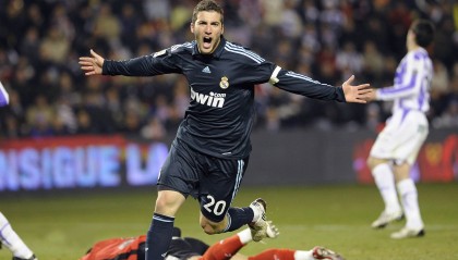 开云app安装-拜仁强打右路，频频撕裂博卡防线，拜仁一直很强