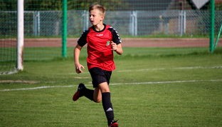 开云体育链接-运动员公益：足球明星的慈善行动引发热潮，世界明星足球慈善赛