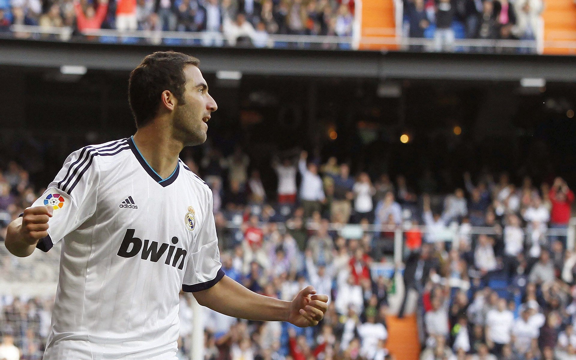 西甲“火力全开”：巴萨皇马连续破门