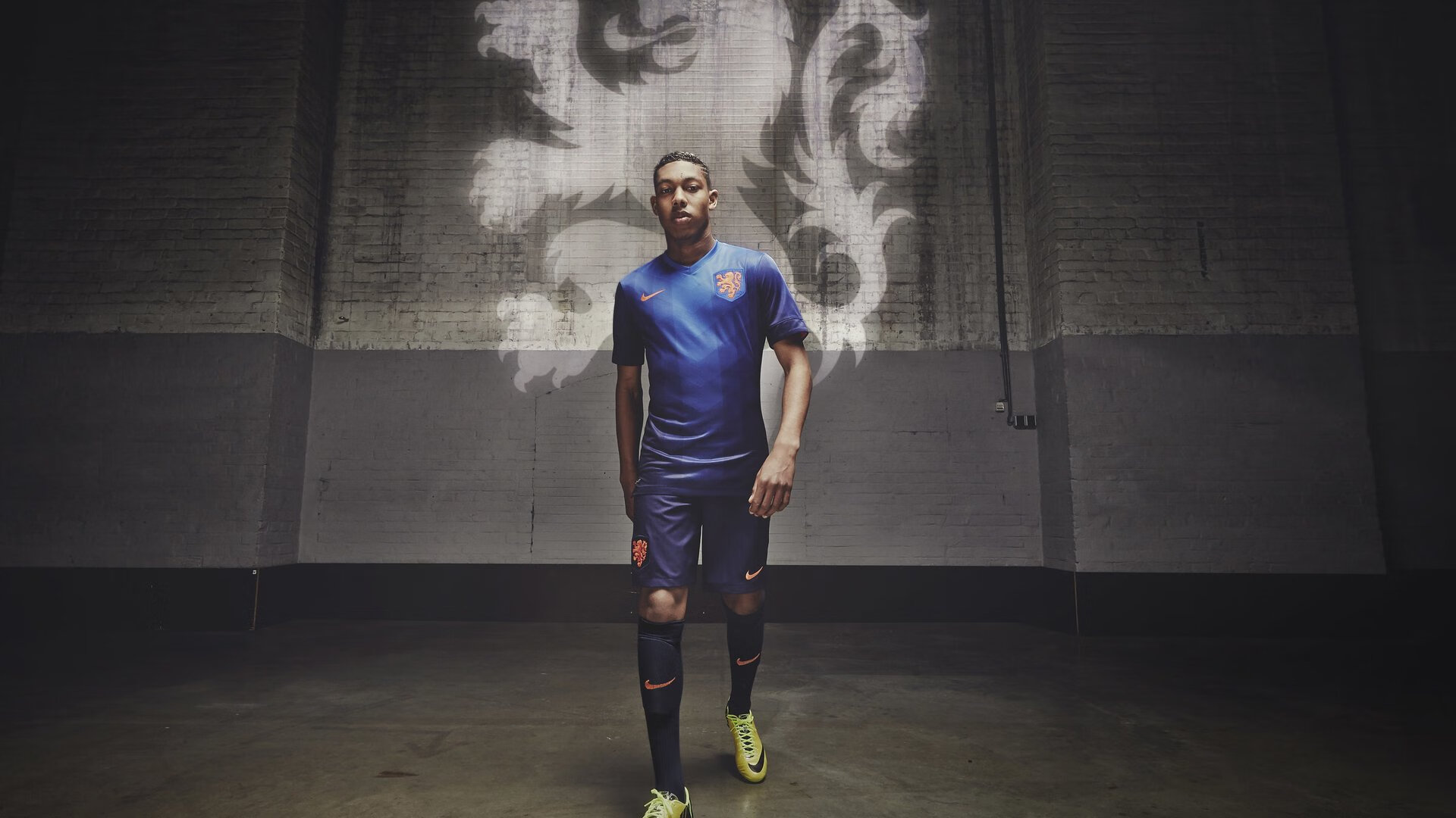 麦基翁稳定发挥再夺一金，麦基翁采访视频